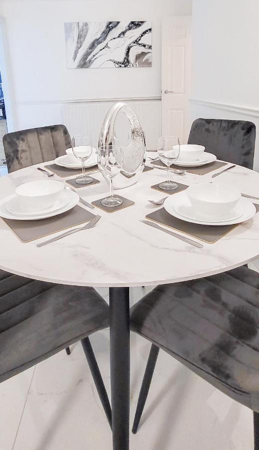 Stunning 2 Bedroom Apartment In Canary Wharf - Morland Apartments London Exteriör bild