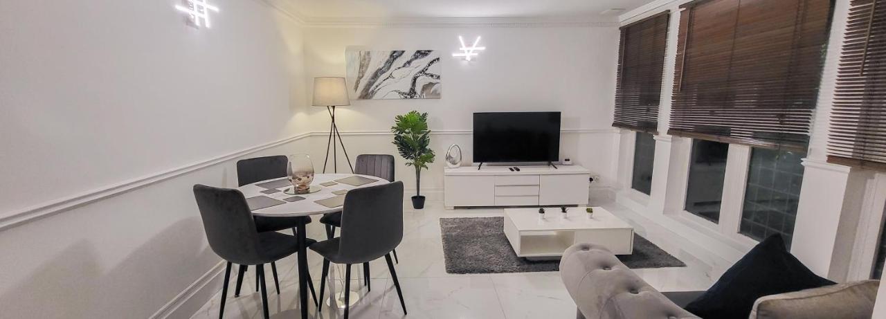 Stunning 2 Bedroom Apartment In Canary Wharf - Morland Apartments London Exteriör bild
