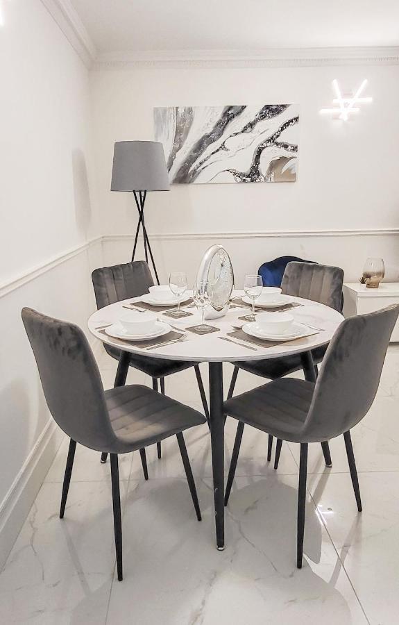 Stunning 2 Bedroom Apartment In Canary Wharf - Morland Apartments London Exteriör bild