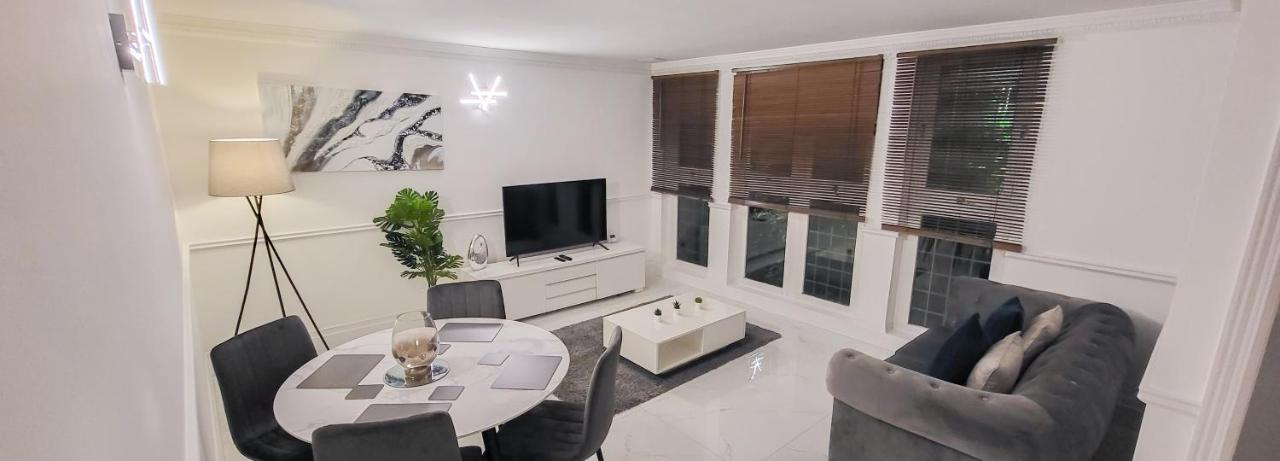 Stunning 2 Bedroom Apartment In Canary Wharf - Morland Apartments London Exteriör bild