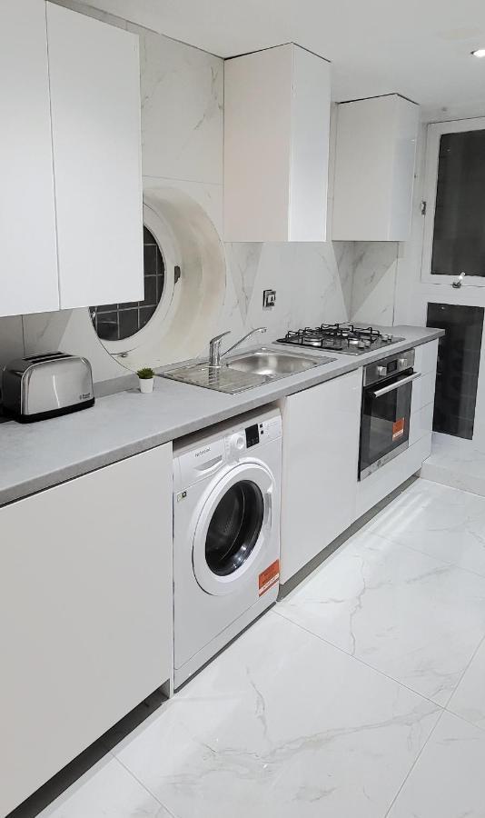 Stunning 2 Bedroom Apartment In Canary Wharf - Morland Apartments London Exteriör bild