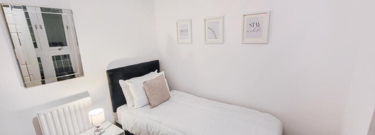 Stunning 2 Bedroom Apartment In Canary Wharf - Morland Apartments London Exteriör bild