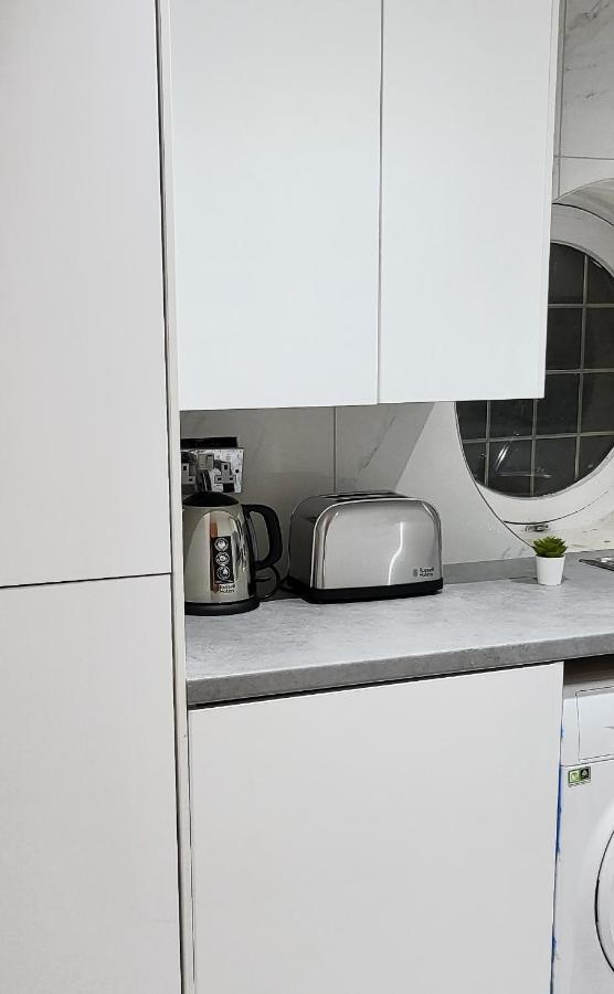 Stunning 2 Bedroom Apartment In Canary Wharf - Morland Apartments London Exteriör bild