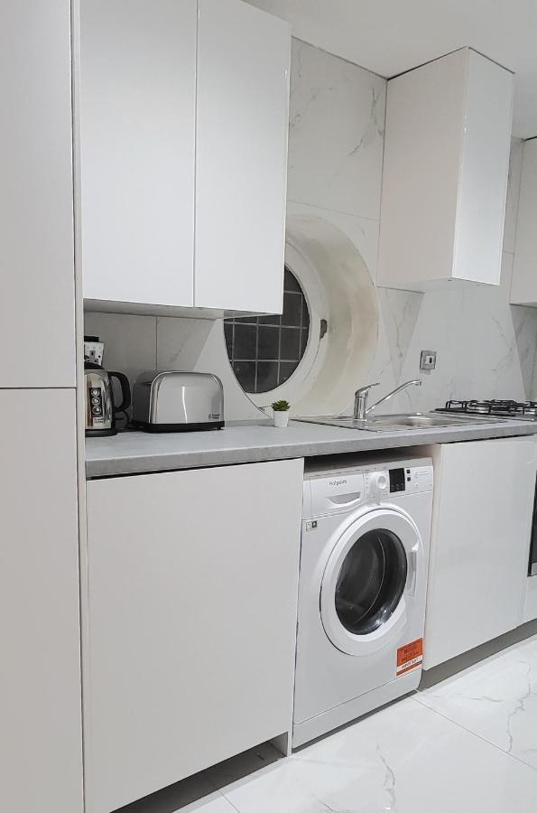 Stunning 2 Bedroom Apartment In Canary Wharf - Morland Apartments London Exteriör bild