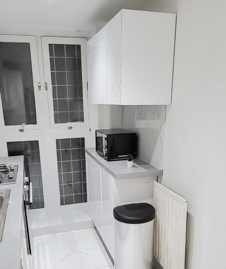 Stunning 2 Bedroom Apartment In Canary Wharf - Morland Apartments London Exteriör bild